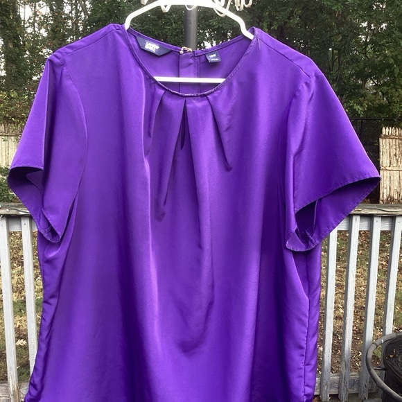 Lands End Keyhole Blouse Deep Purple Short Sleeve Pleated Back Zip Size 18W - Picture 1 of 4